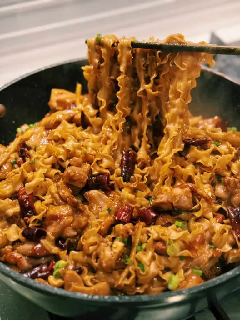 PAN FRIED NOODLES CHICKEN